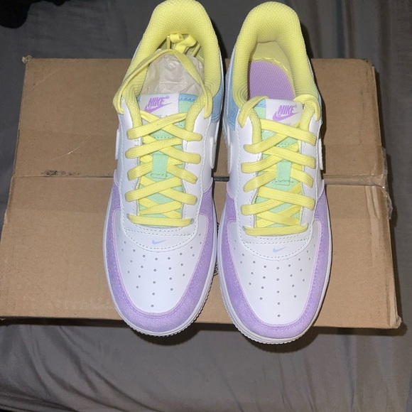 Nike Air Force 1 - Picture 3 of 10